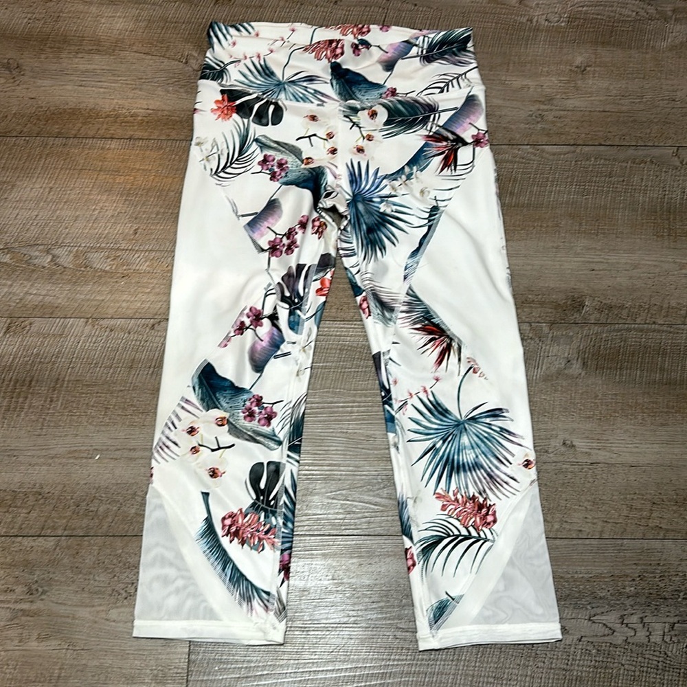 FLORAL GAP MID RISE CAPRIS - no tags never worn